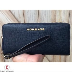 Nwt Michael kors jet set travel wristlet